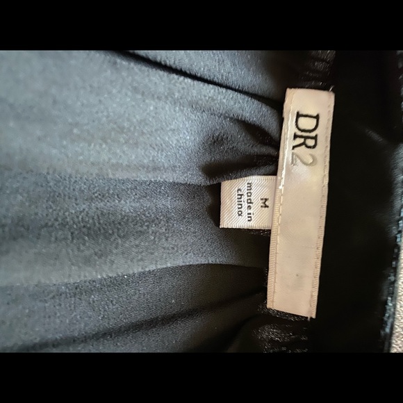 ONE PIECE SHORT ROMPERS - Picture 2 of 2